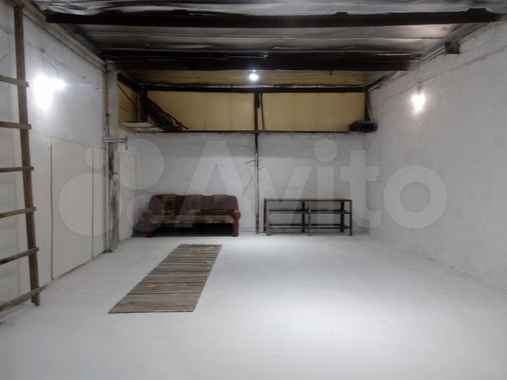 Гараж, > 30 м²