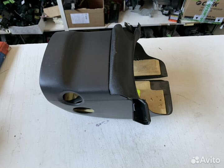 Кожух рулевой колонки VW Golf 5