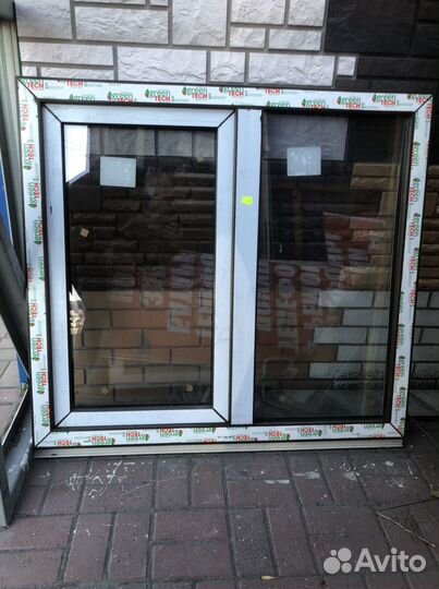 Окно пвх, Темный дуб с наружи с откосом и сеткой