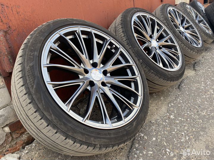 R19 Bridgestone Regno GRV 245/40, PCD 5x114.3 DIA 73.1
