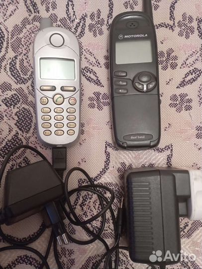 Старый сотовый телефон