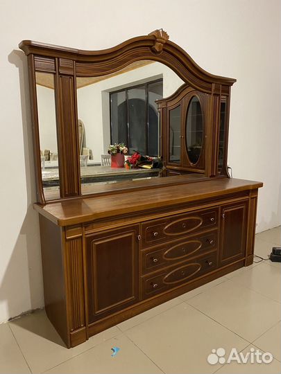 Комод с зеркалом