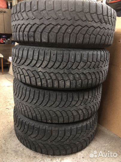 Bridgestone Blizzak Spike-01 5/9 R17