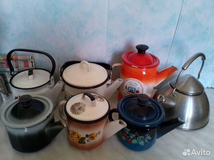 Чайники эмалированные, крышки, сковородки, кружки