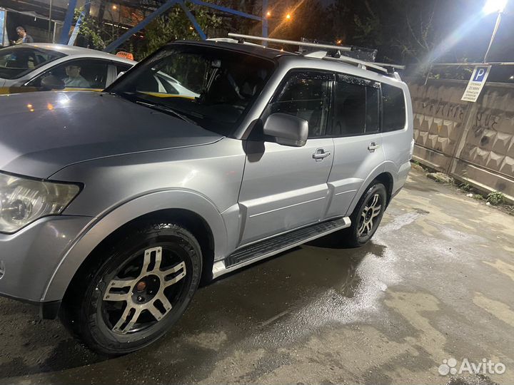 Mitsubishi Pajero 3.2 AT, 2007, 576 320 км
