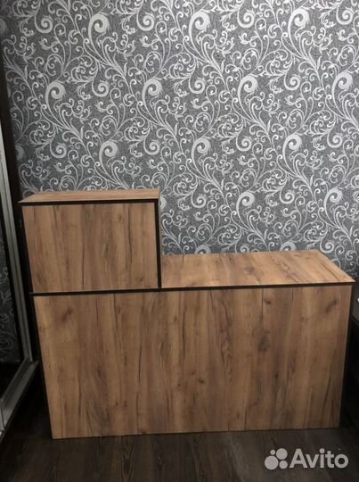 Стойка ресепшн