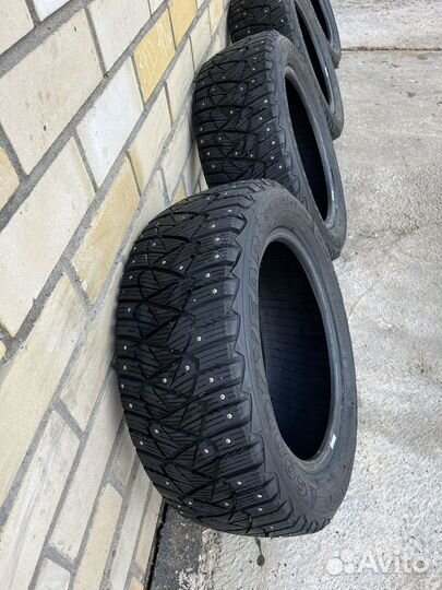 Goodyear Ultragrip 600 215/55 R16