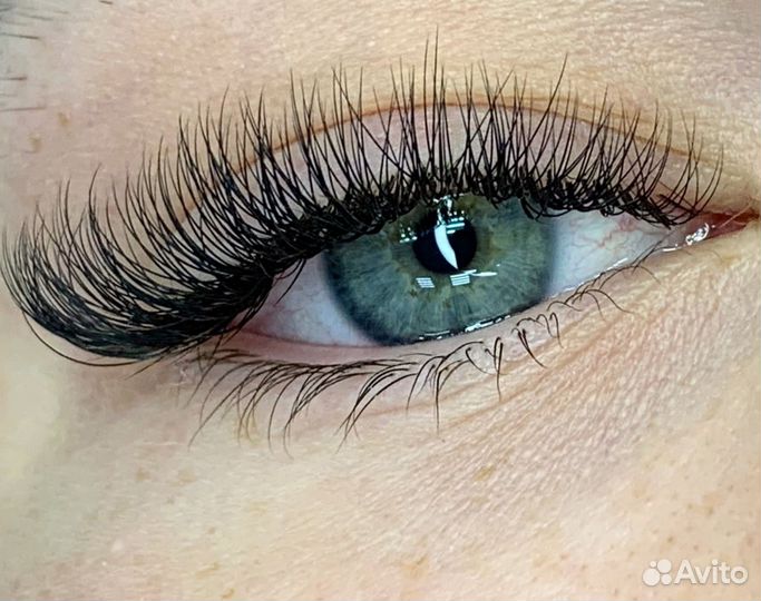 Наращивание ресниц и оформление бровей