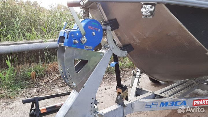 Кронштейн изменения угла положения лебедки прицеп