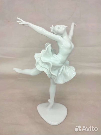 Шикарная интерьерная статуэтка Балерина.Фарфор.Про