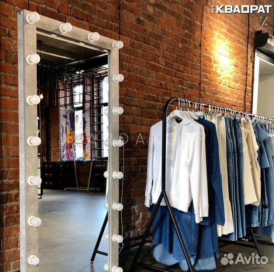 Гримерное зеркало с подсветкой