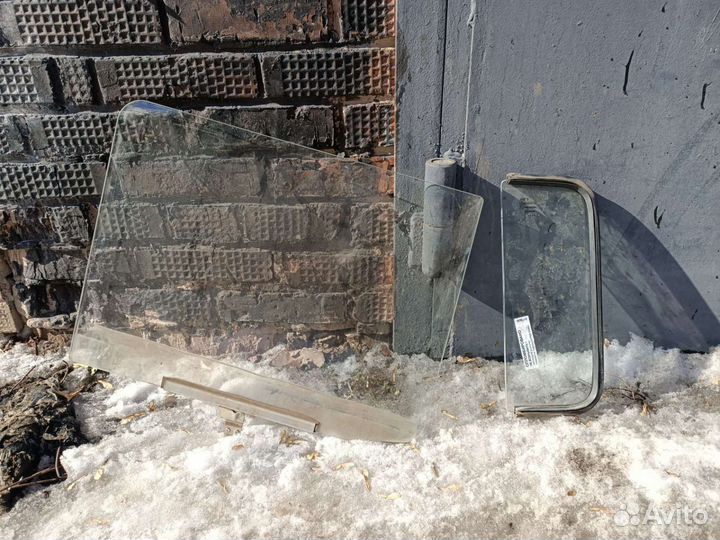 Стекло двери задней левой Нива 2131