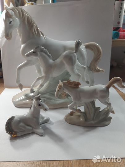 Фарфоровые статуэтки Лошадей