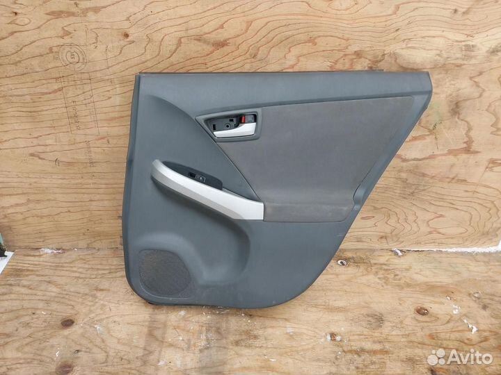 Обшивка двери задней правой Toyota Prius 3 ZVW30