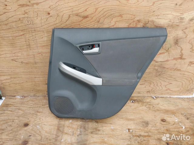 Обшивка двери задней правой Toyota Prius 3 ZVW30