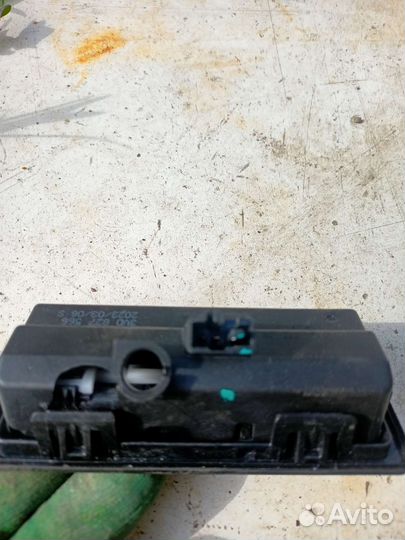 Кнопка открывания багажника