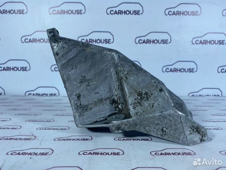 Кронштейн двигателя передний левый Audi A4 B5 1.8