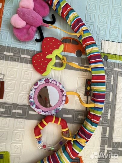 Дуга с игрушками