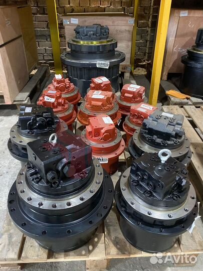 Редуктор хода Hitachi EX200-5