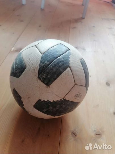 Футбольные мячи