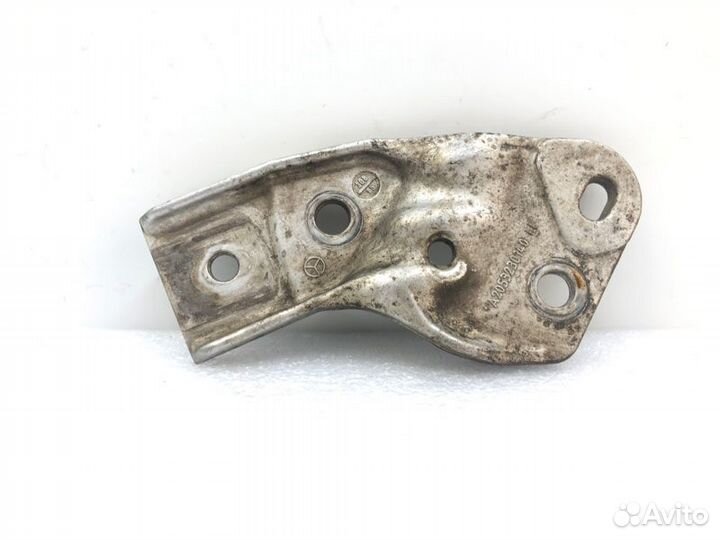 Кронштейн стабилизатора передний левый