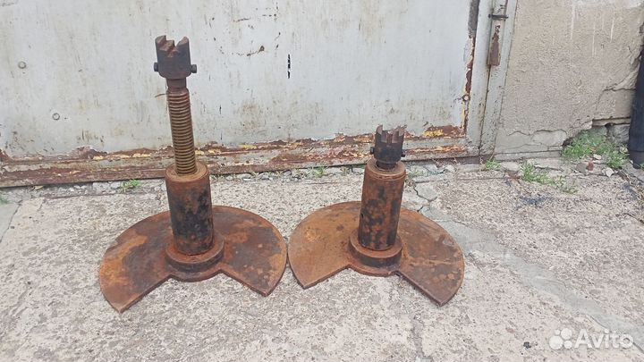 Домкрат, винтовая опора