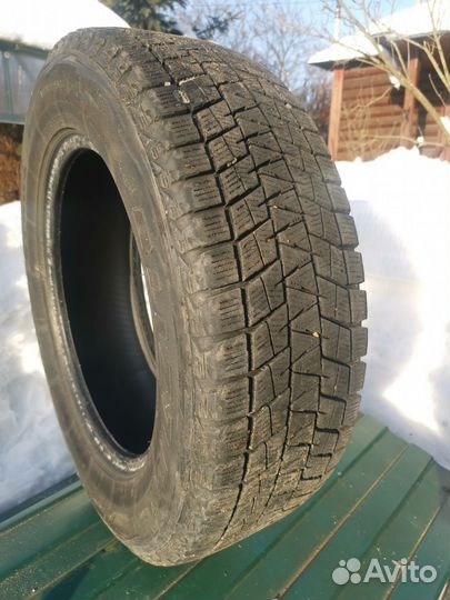 Bridgestone Blizzak DM-V1 2.25/65 R17 102R
