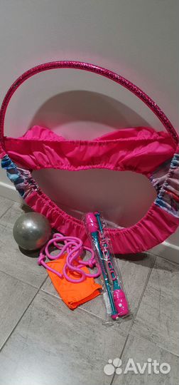 Булавы, шар, обруч, скакалка и костюм