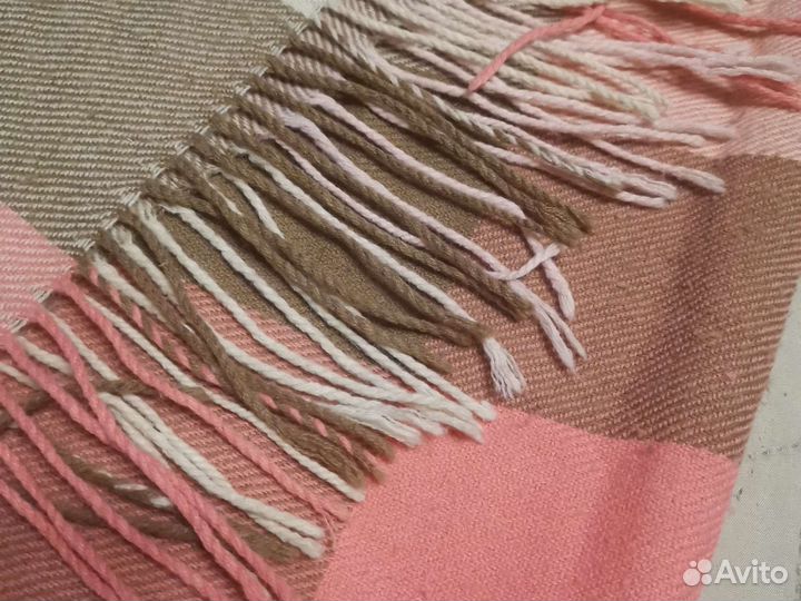 Шарф весенний в крупную клетку розовый палантин