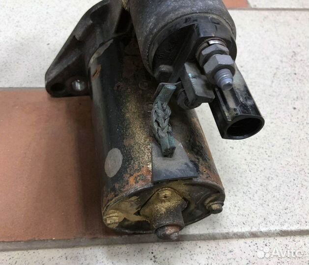 Стартер VW Transporter T5 1.9TD 2010