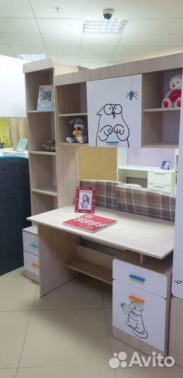 Письменный стол и шкаф