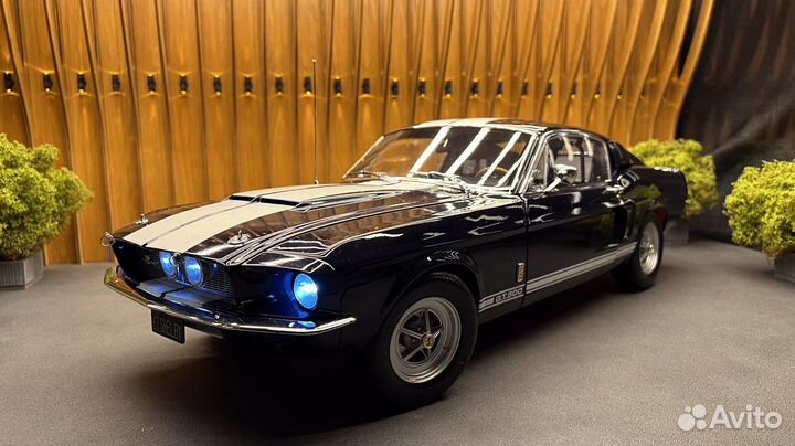 Коллекционная модель 1:8 Ford Mustang Shelby GT500
