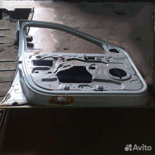 Дверь передняя левая renault logan