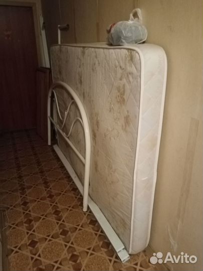 Матрас поролоновый 140х200 и кровать железная