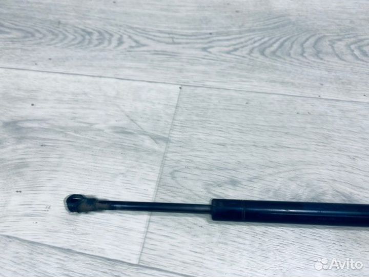 Амортизатор двери багажника Land Rover Range Rover