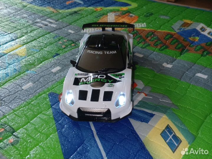 Машинка на радиоуправлении для дрифта