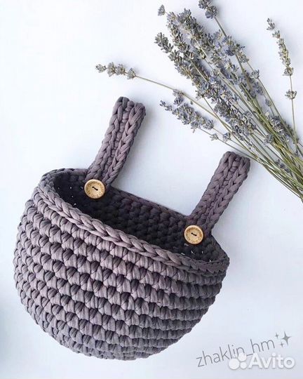 Вязаная корзина на детскую кроватку