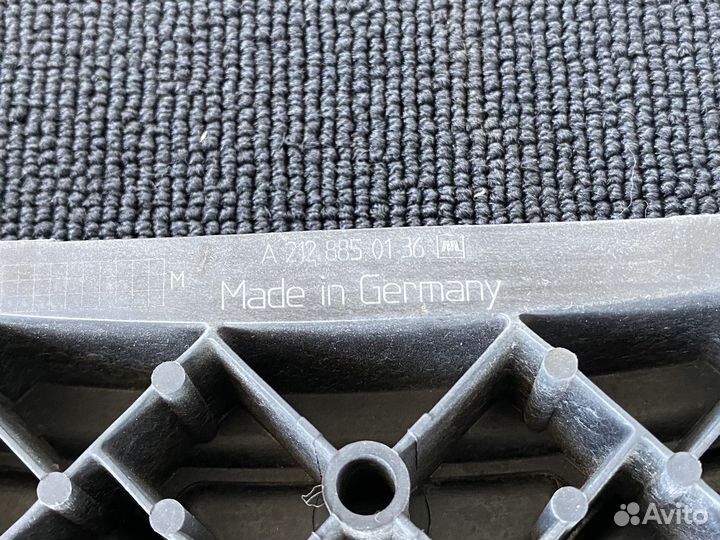 Кронштейн крепления решетки Mercedes w212