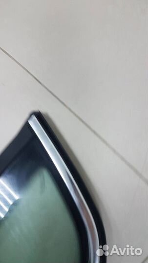 Стекло кузовное глухое левое Volkswagen Tiguan 201