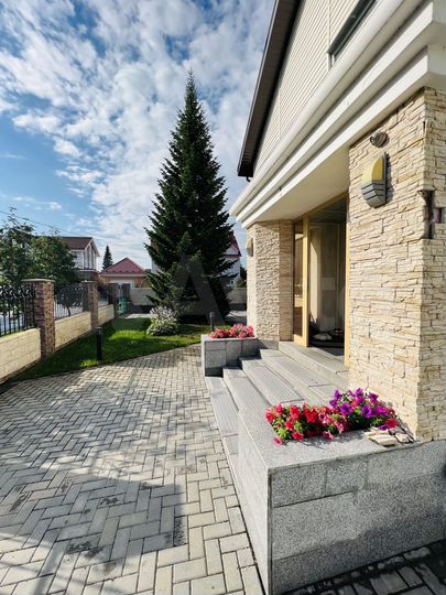 Коттедж 497 м² на участке 12 сот.