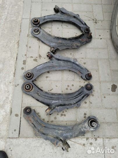 Рычаг передней подвески Рено Меган 2