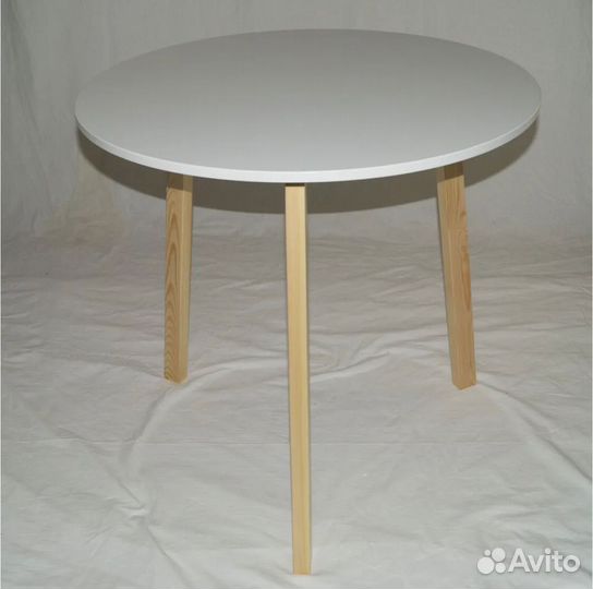 Стол обеденный