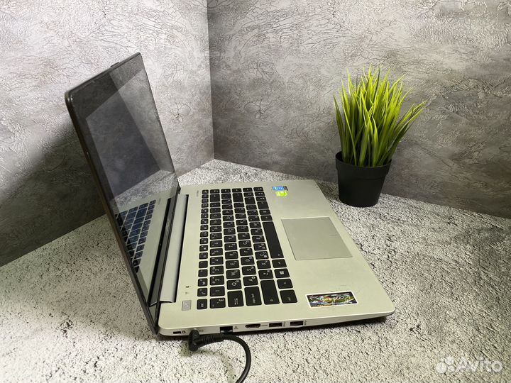 Игровой ноутбук asus 2 видеокарты/4 ядра/SSD