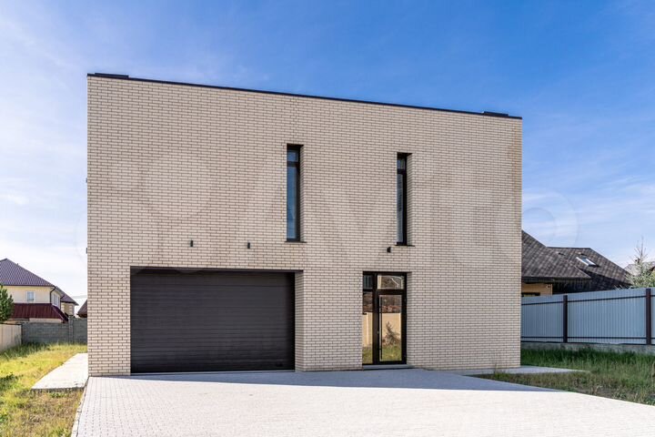 Коттедж 268 м² на участке 10 сот.