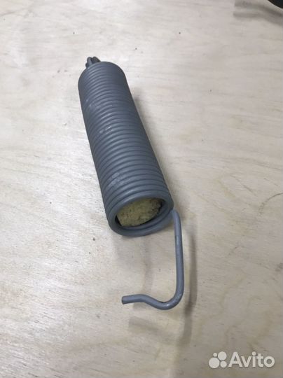 Пружина крышки багажника Passat B8 седан