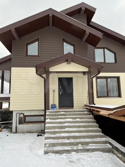 Дом 305 м² на участке 10,9 сот.