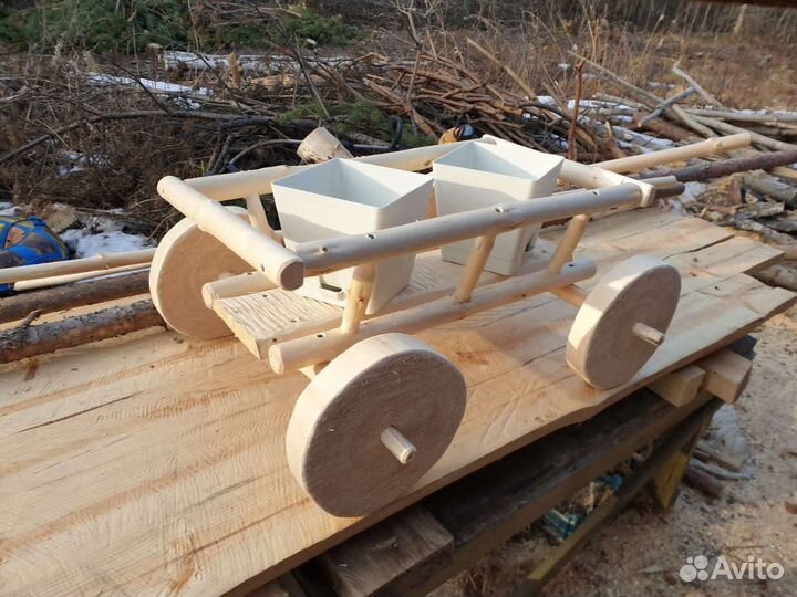 Декоративная телега для сада