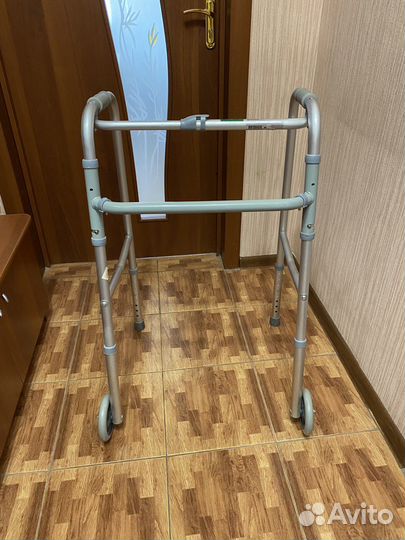 Ходунки для взрослых на колесах