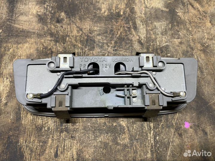 Плафон передний Toyota Vista SV30