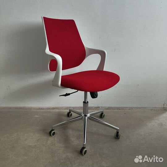 Компьютерное кресло красное